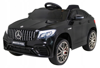 Čierne auto Mercedes